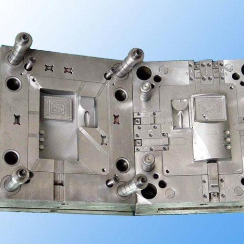 Plastic injection mould